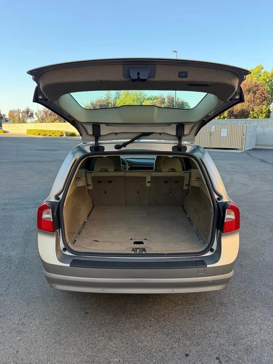 2007 Volvo V70 2nd Gen - Image 9 of 16