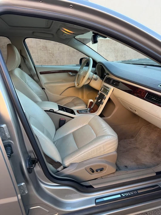 2007 Volvo V70 2nd Gen - Image 11 of 16