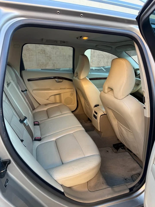 2007 Volvo V70 2nd Gen - Image 10 of 16