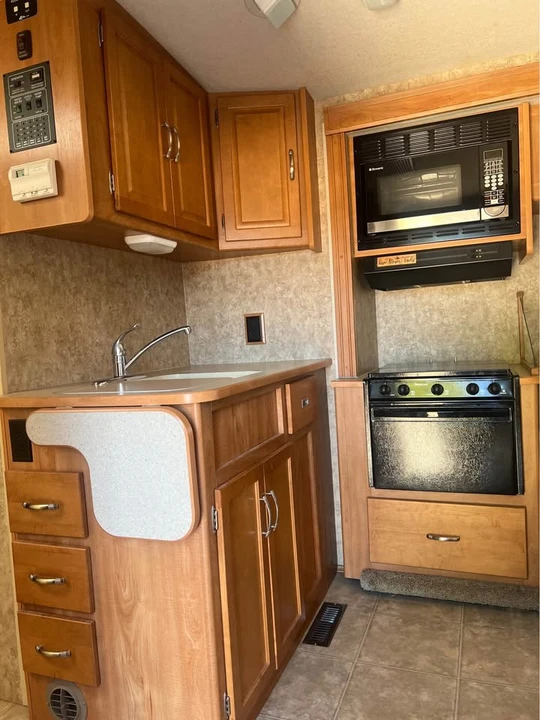 2007 Winnebago - Image 7 of 9