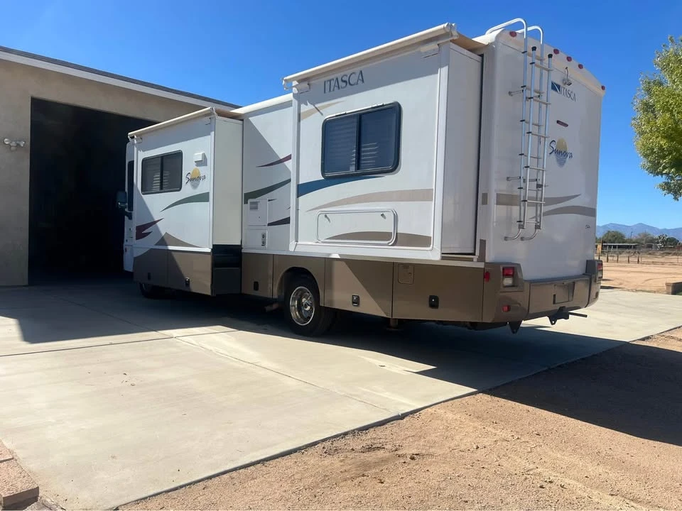 2007 Winnebago - Image 2 of 9