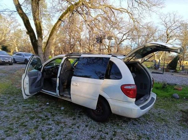 2007 Chrysler Town & Country - Image 3 of 9