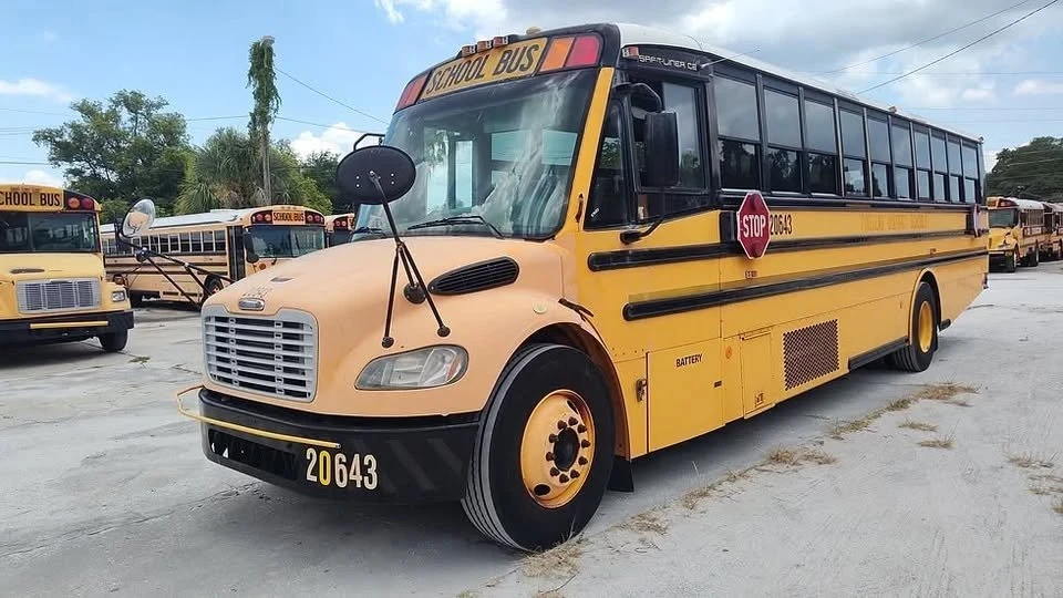 2008 Freightliner - Image 2 of 13