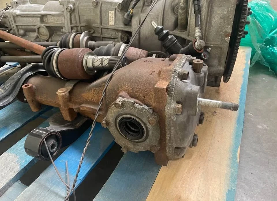 2008 Parts & Memorabilia Gearboxes - Image 7 of 7
