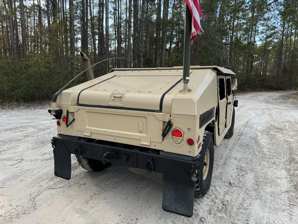 2008 Hummer HMMWV - Image 14 of 31