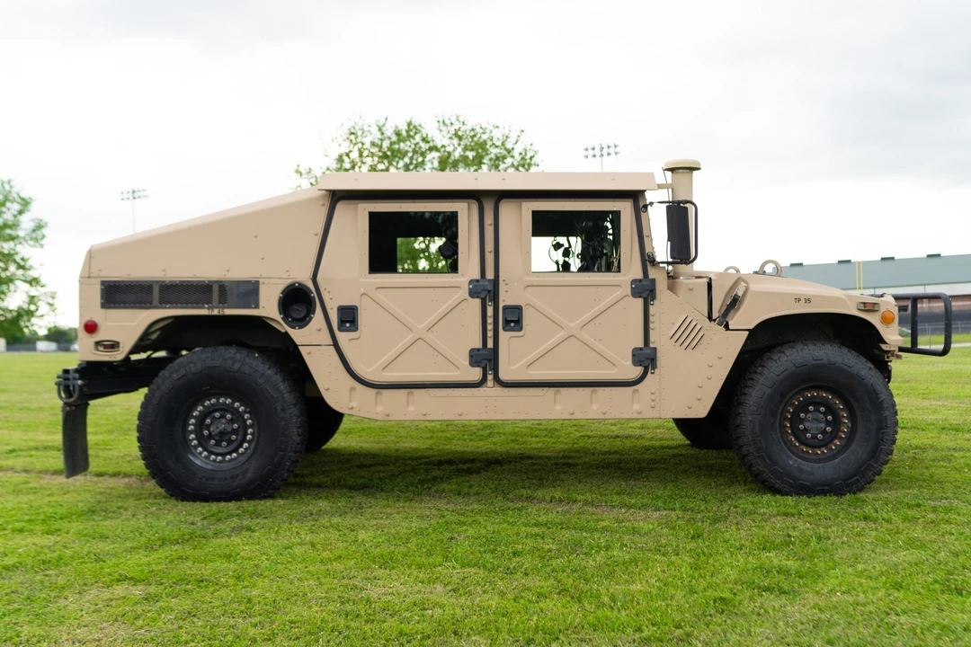 2008 Hummer HMMWV - Image 4 of 31