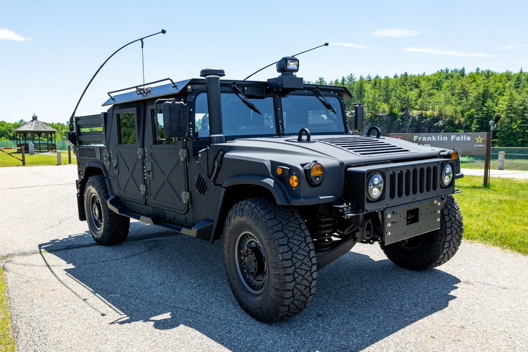 2008 Hummer HMMWV - Image 3 of 31