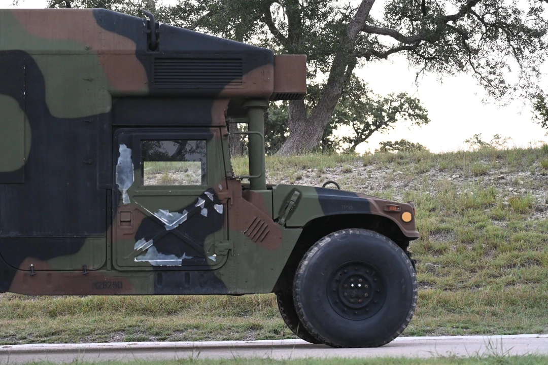2008 Hummer HMMWV - Image 12 of 31