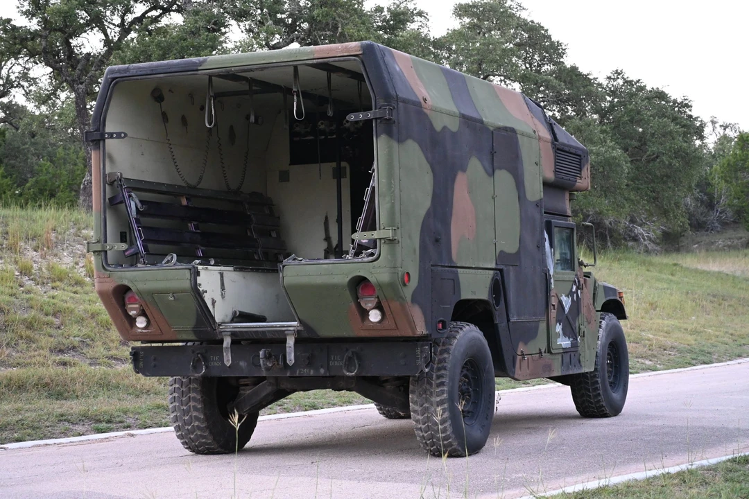 2008 Hummer HMMWV - Image 13 of 31