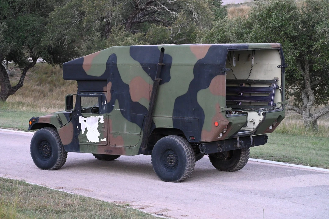 2008 Hummer HMMWV - Image 16 of 31