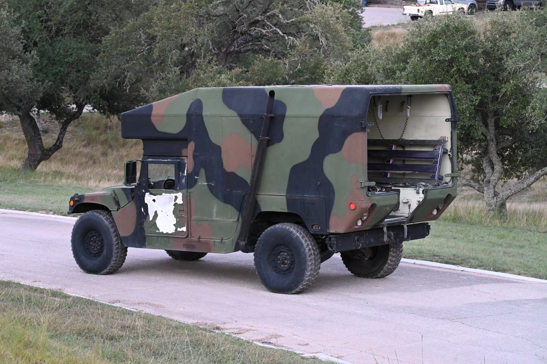 2008 Hummer HMMWV - Image 17 of 31