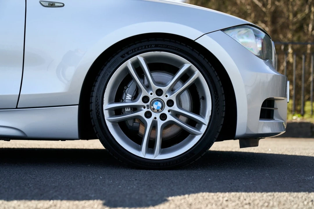 2008 BMW E82 135i & 135is - Image 16 of 30