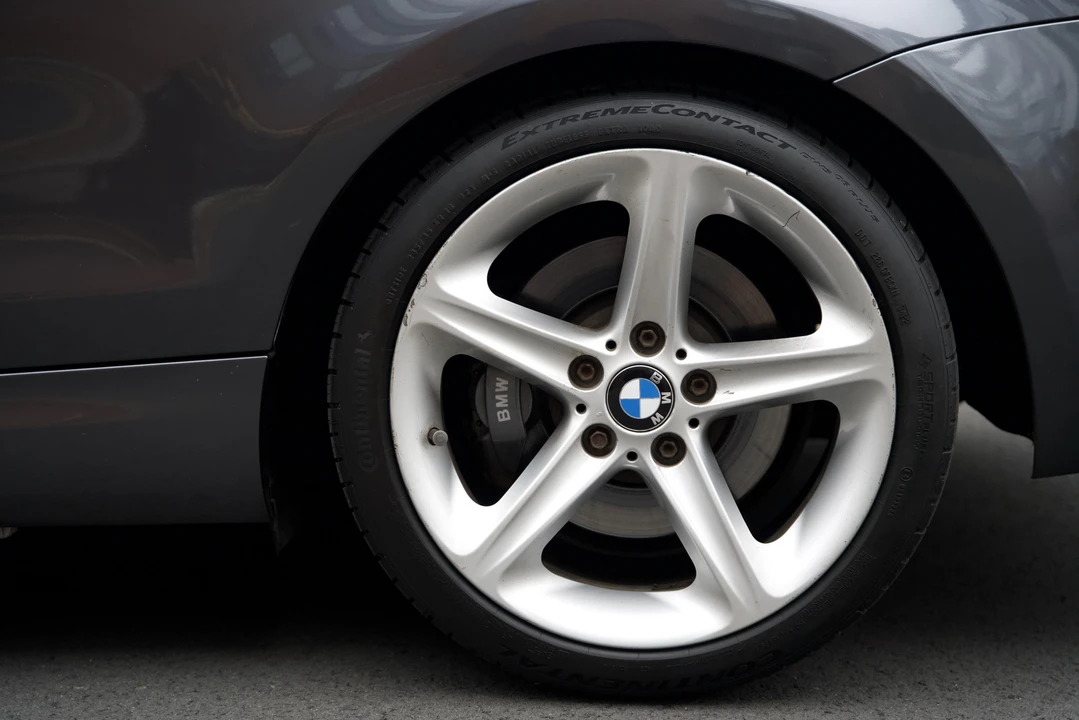 2008 BMW E82 135i & 135is - Image 30 of 31