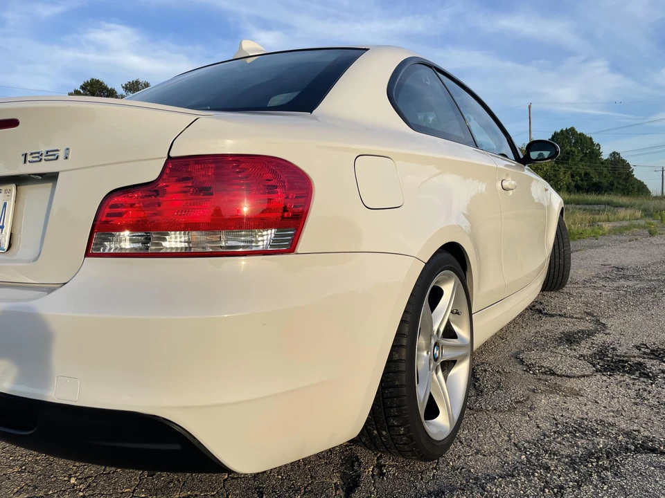 2008 BMW E82 135i & 135is - Image 27 of 31
