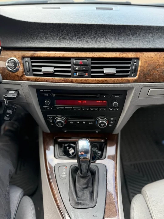 2008 BMW E93 3 Series Convertible - Image 11 of 12