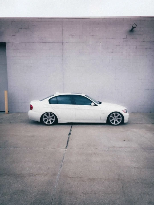2008 BMW E90 3 Series Sedan - Image 2 of 6