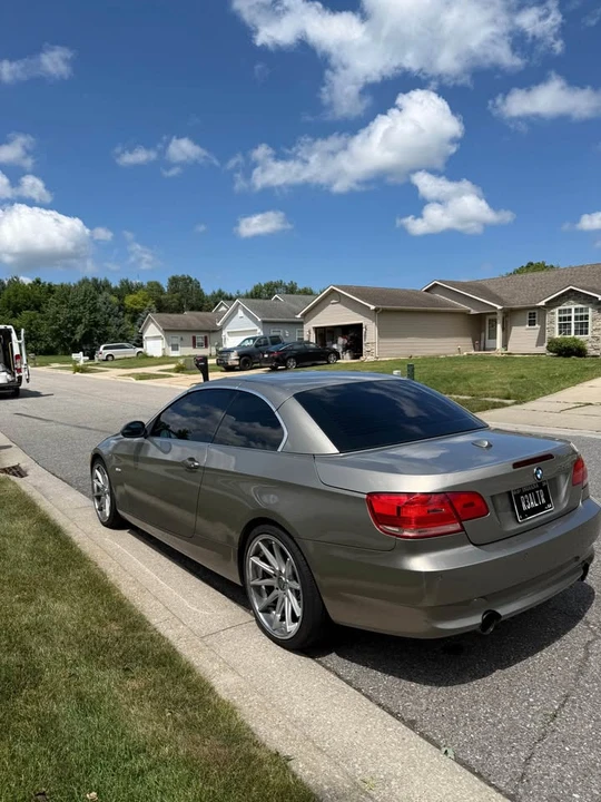 2008 BMW E93 335i Convertible - Image 2 of 3