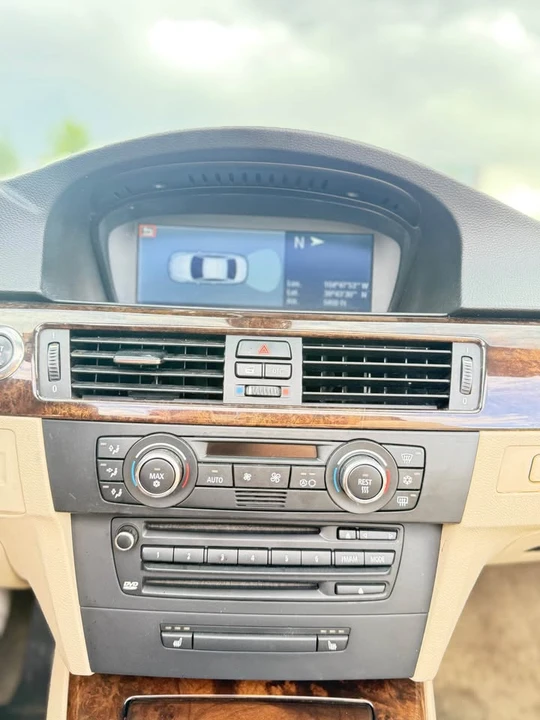 2008 BMW E93 335i Convertible - Image 14 of 17