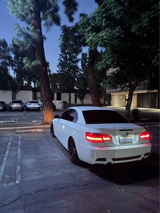 2008 BMW E93 335i Convertible - Image 2 of 4