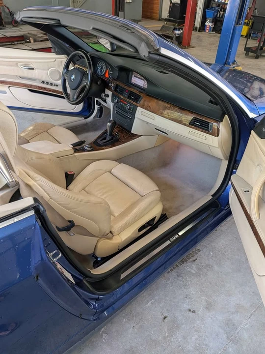 2008 BMW E93 335i Convertible - Image 9 of 15