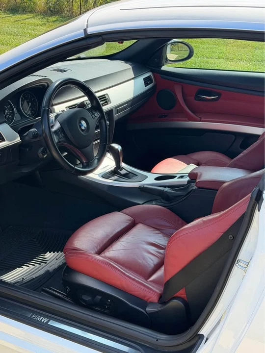 2008 BMW E93 335i Convertible - Image 9 of 10