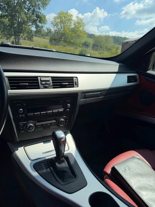 2008 BMW E93 335i Convertible - Image 10 of 10