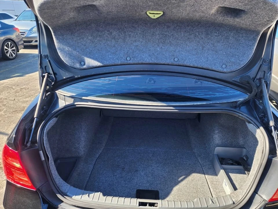 2008 BMW E90 3 Series Sedan - Image 8 of 8