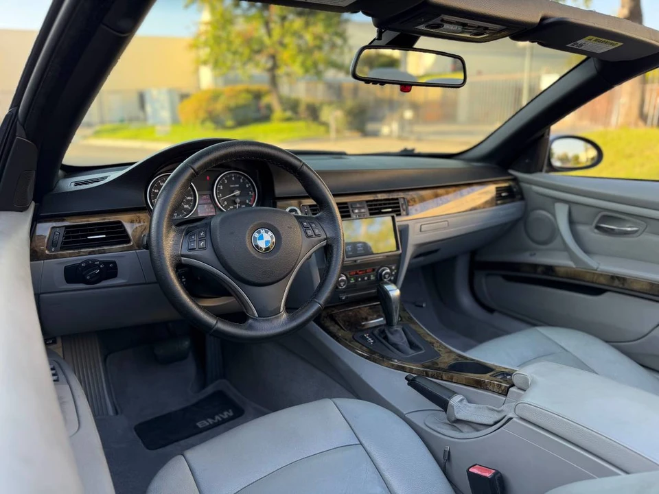2008 BMW E93 335i Convertible - Image 10 of 20