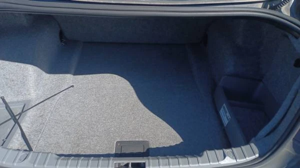 2008 BMW E90 3 Series Sedan - Image 11 of 12