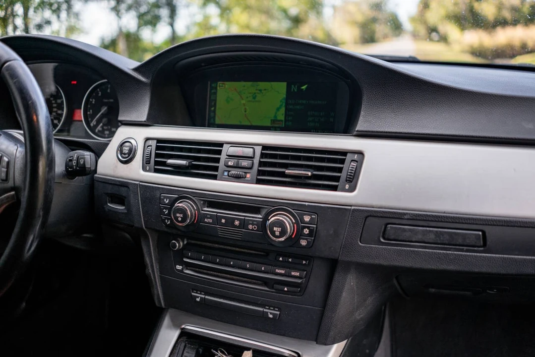 2008 BMW E93 335i Convertible - Image 17 of 21