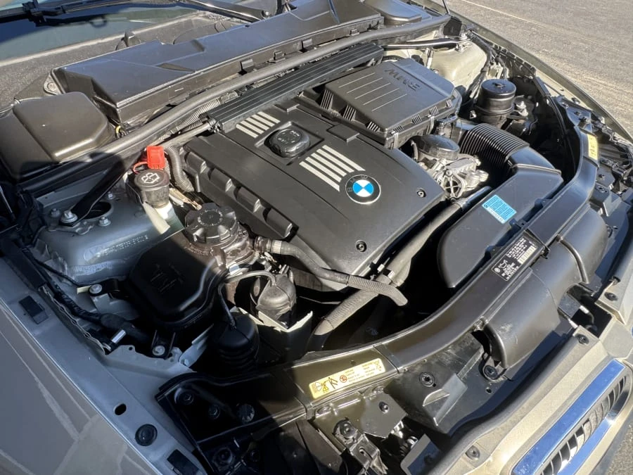2008 BMW E93 335i Convertible - Image 10 of 11