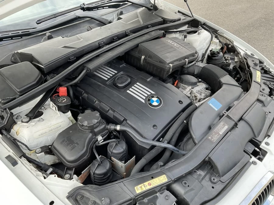 2008 BMW E93 335i Convertible - Image 11 of 12