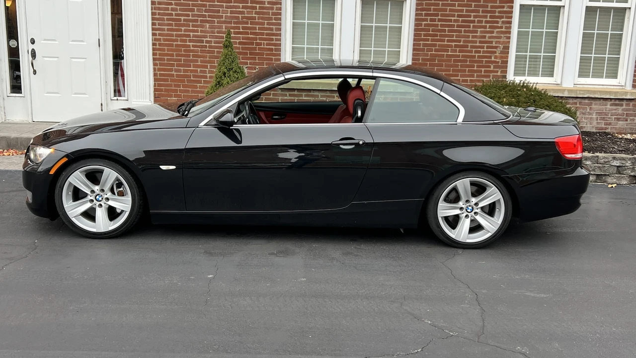 2008 BMW E93 335i Convertible - Image 10 of 11