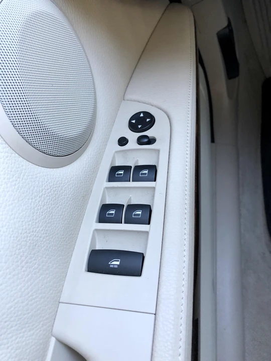 2008 BMW E93 335i Convertible - Image 30 of 31