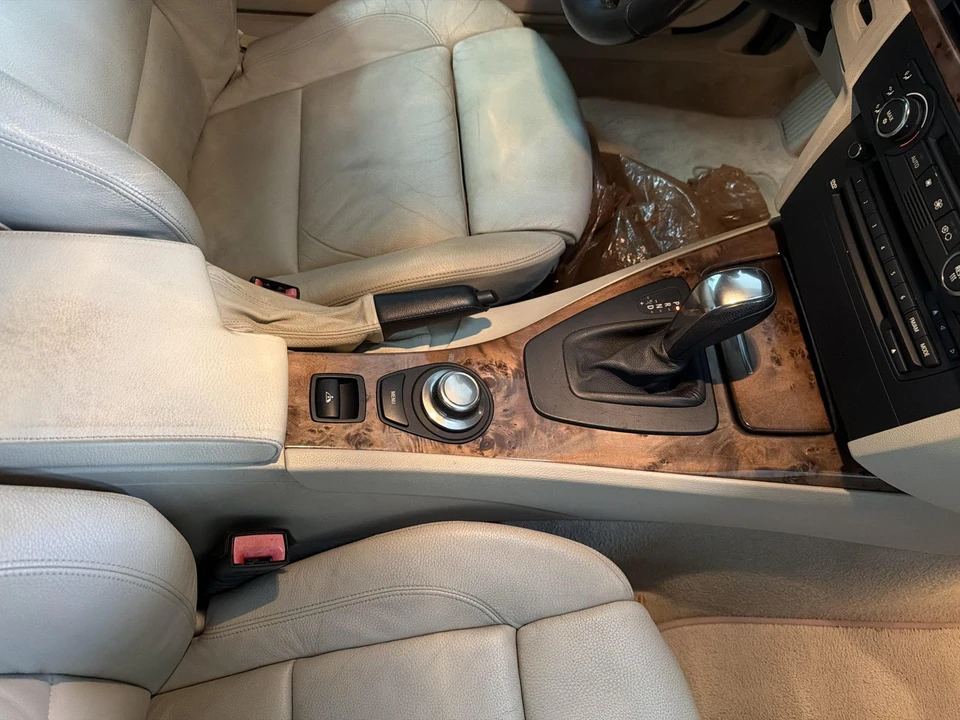 2008 BMW E93 335i Convertible - Image 21 of 31