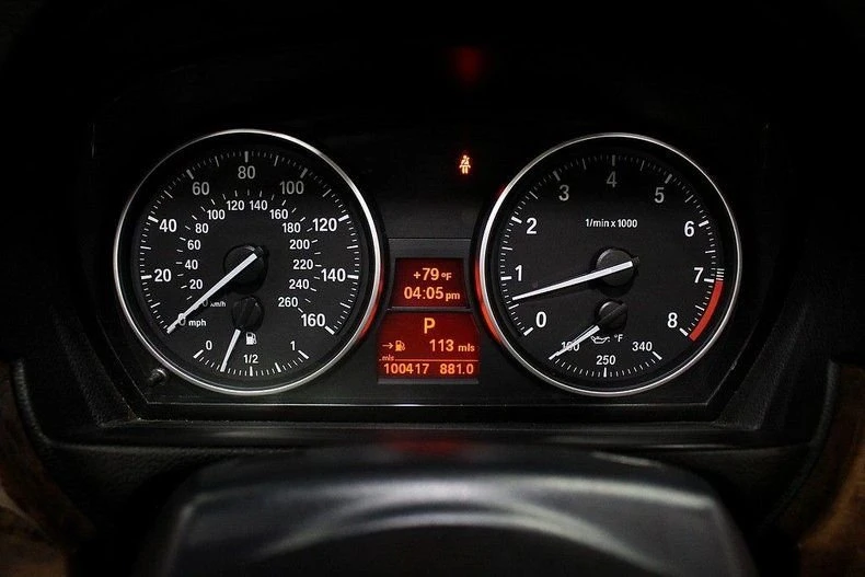 2008 BMW E93 335i Convertible - Image 10 of 11