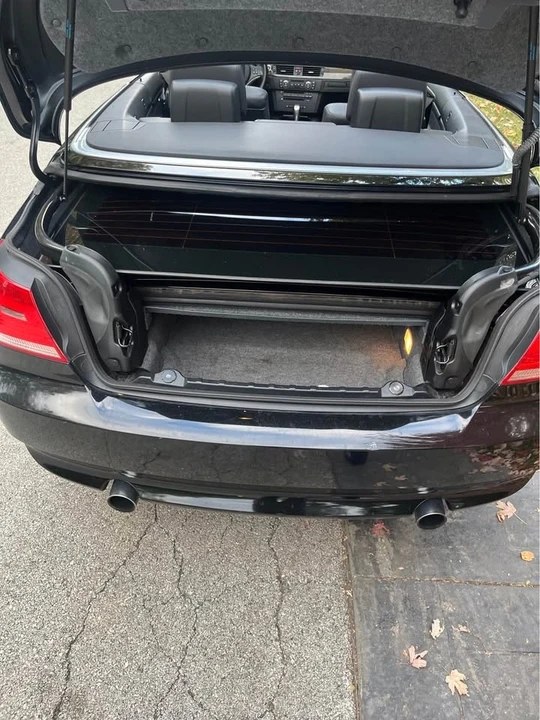 2008 BMW E93 335i Convertible - Image 10 of 11