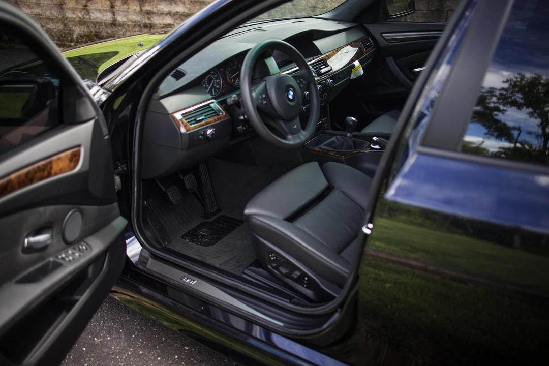 2008 BMW E60 545i & 550i Sedan - Image 27 of 31