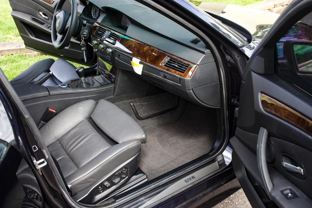2008 BMW E60 545i & 550i Sedan - Image 29 of 31