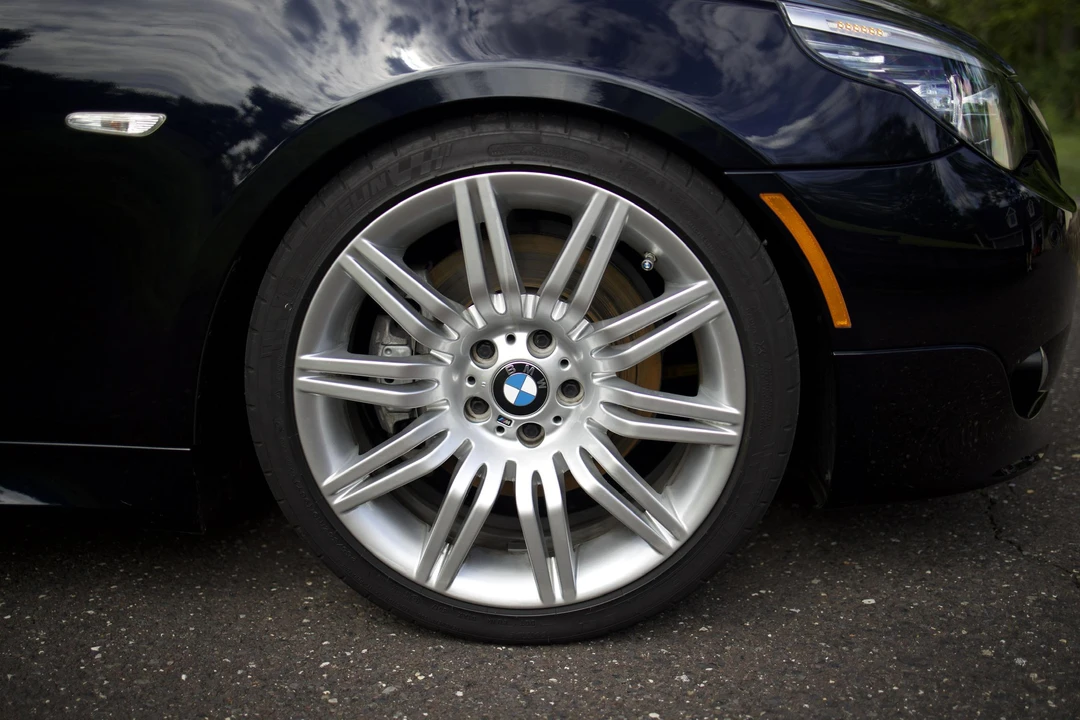 2008 BMW E60 545i & 550i Sedan - Image 21 of 31