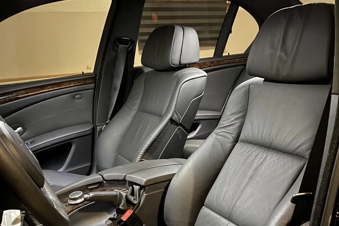 2008 BMW E60 545i & 550i Sedan - Image 24 of 31