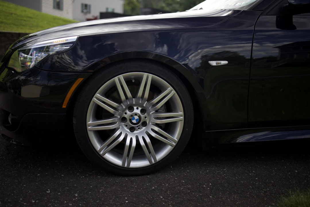 2008 BMW E60 545i & 550i Sedan - Image 19 of 31