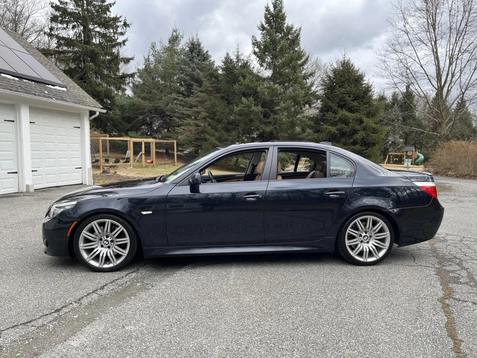 2008 BMW E60 545i & 550i Sedan - Image 13 of 31