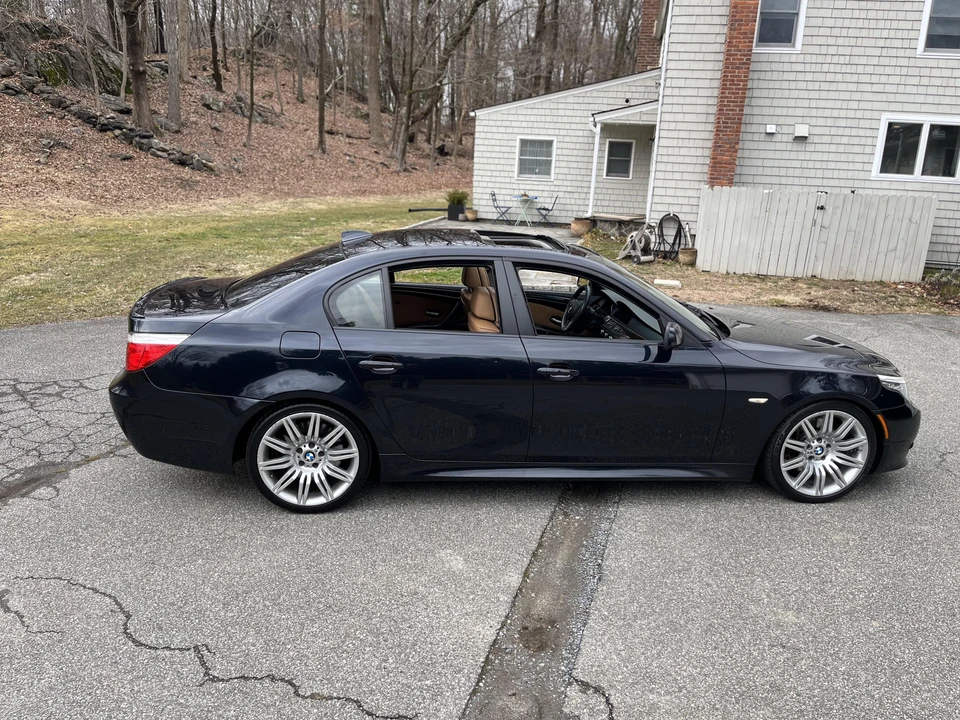 2008 BMW E60 545i & 550i Sedan - Image 23 of 31