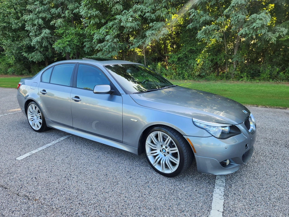 2008 BMW E60 545i & 550i Sedan - Image 17 of 31