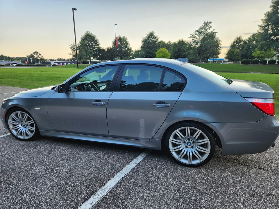 2008 BMW E60 545i & 550i Sedan - Image 11 of 31