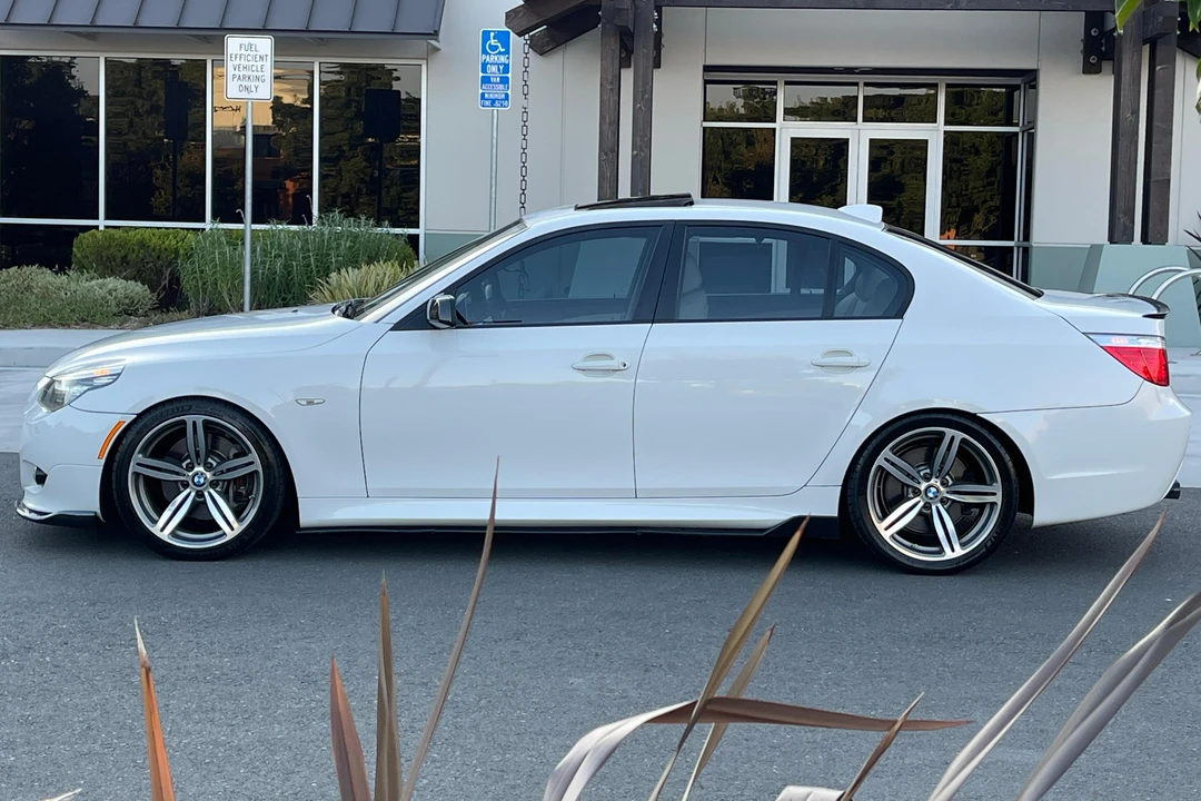 2008 BMW E60 545i & 550i Sedan - Image 8 of 31