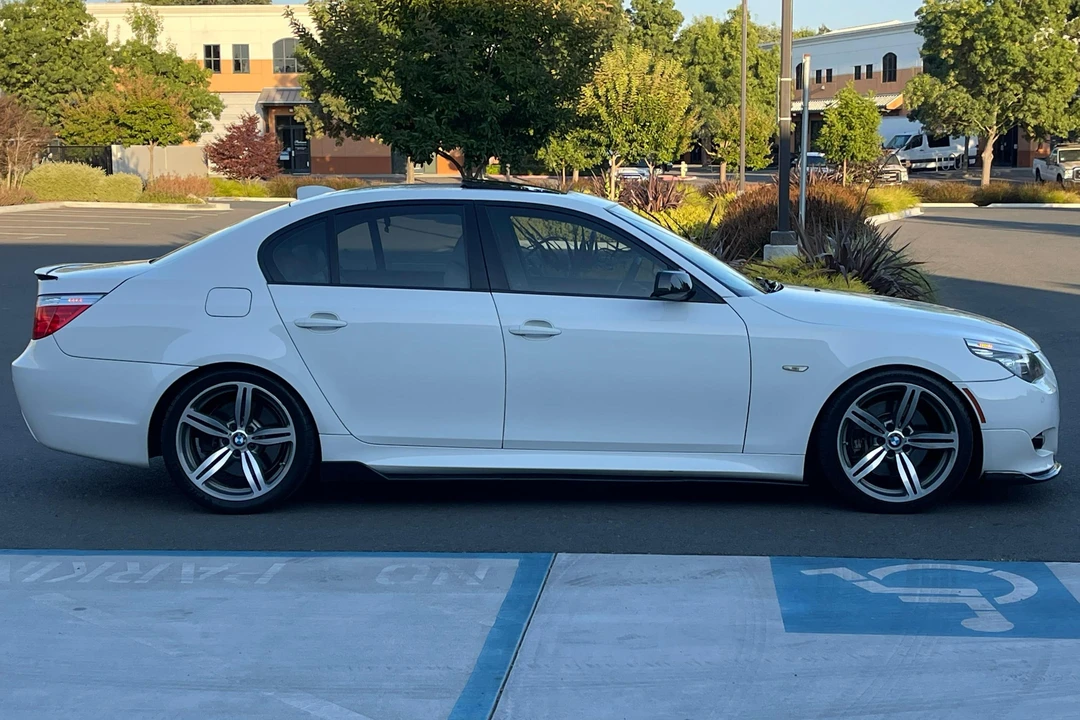 2008 BMW E60 545i & 550i Sedan - Image 3 of 31