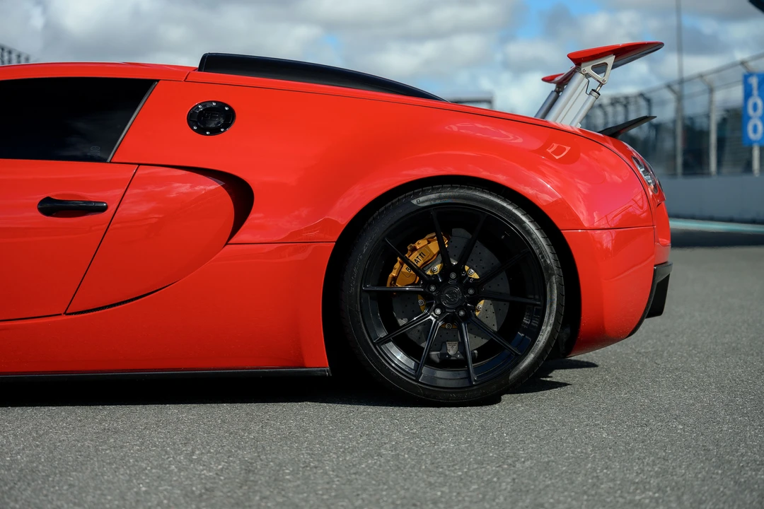 2008 Bugatti Veyron - Image 27 of 31