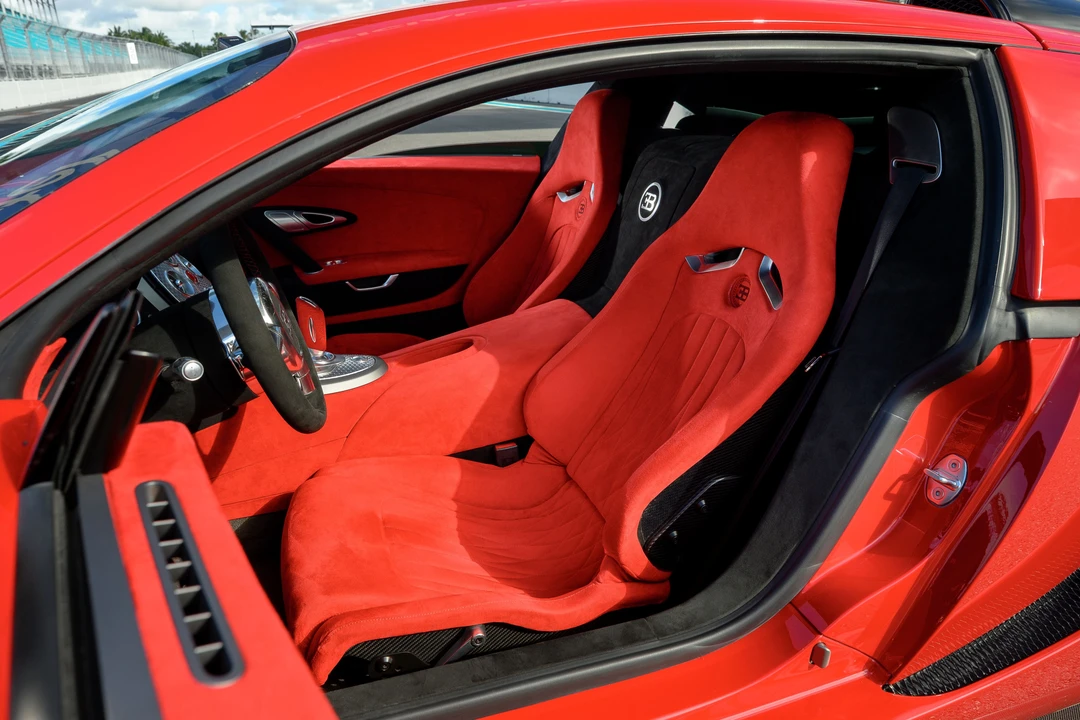 2008 Bugatti Veyron - Image 22 of 31